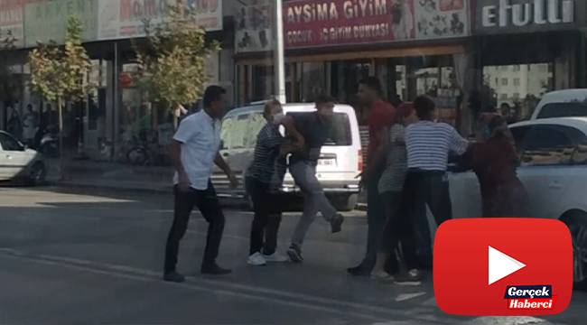 Ailelerin kavgası kameralara yansıdı