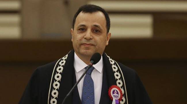 Akif Beki: Kararlarını iktidara beğendiremeyen Anayasa Mahkemesi de topun ağzında
