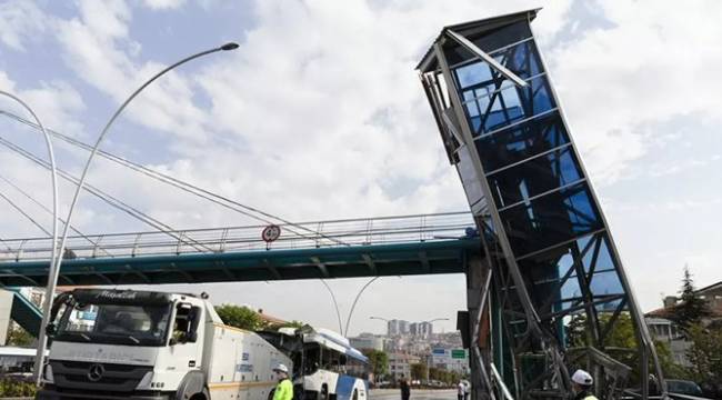 Belediye otobüsü üst geçit asansörüne çarptı: 1’i ağır, 12 yaralı
