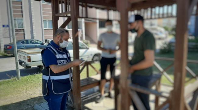 Bir ilin son 1 haftası: Emniyet karantinada olması gereken 100 kişiyi yakaladı