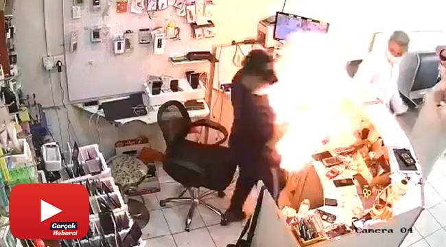 Cep telefonu bataryası bomba gibi patladı