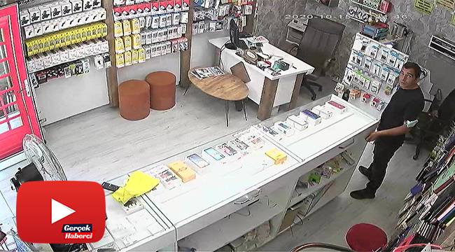 Çırağa tezgah kurup sıfır telefon çaldı, geriye dönüp dağıttığı reyonu topladı