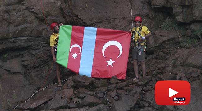 Dağcılar Tortum Şelalesi'nde Azerbaycan ve Türk bayrağı açtı