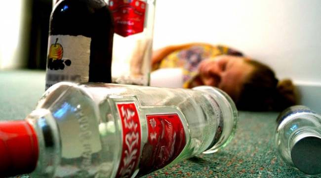 Dört günde 34 can alan sahte içkiye çözüm önerisi: Alkol fiyatları gözden geçirilsin, birkaç yıl zam yapılmasın