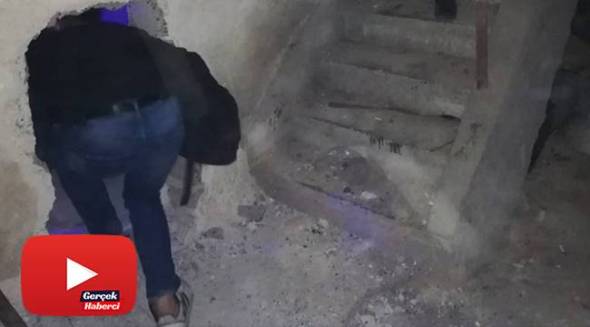 Duvardan gizli bölme açtılar, polise yakalandılar