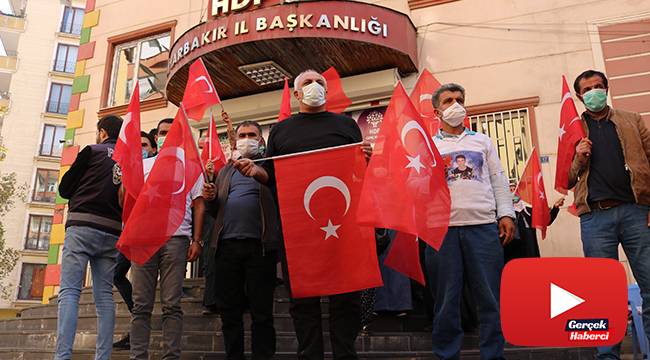 Evlat nöbetindeki aileler, Cumhuriyet Bayramını kutladı