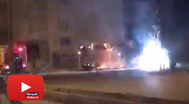 Gecenin karanlığını patlayan elektrik kabloları aydınlattı