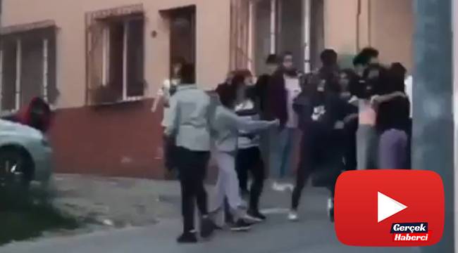 Genç kızların tekme tokat kavgası kamerada