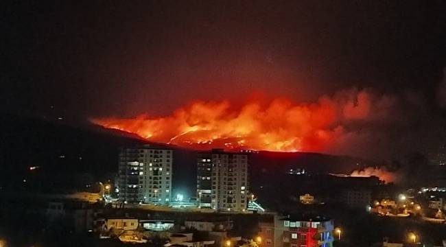 Hatay'da yangın yeniden yerleşim birimlerine sıçradı