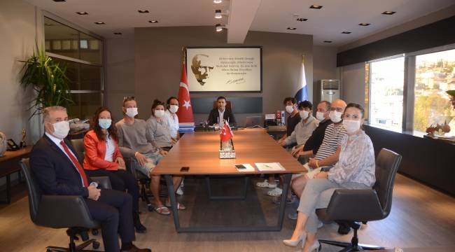 HEYKELTRAŞLAR KUŞADASI’NDA SANAT ÜRETMEKTEN MEMNUN