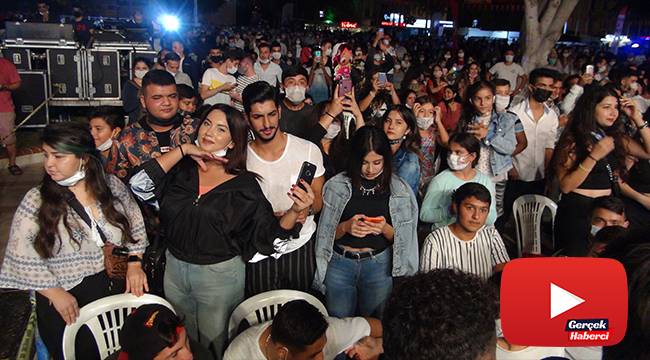 İki bin kişinin katıldığı Murat Dalkılıç konserinde korona unutuldu