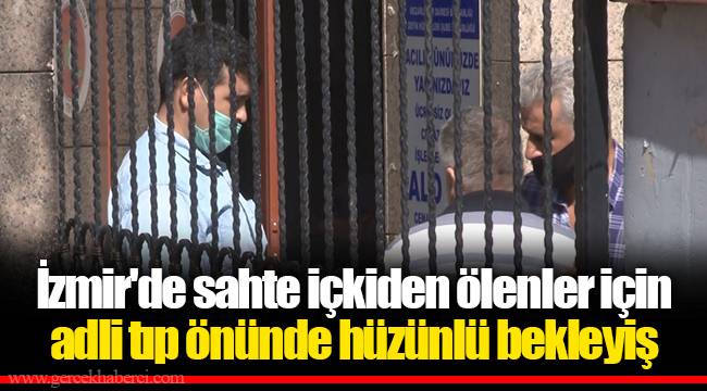 İzmir'de sahte içkiden ölenler için adli tıp önünde hüzünlü bekleyiş
