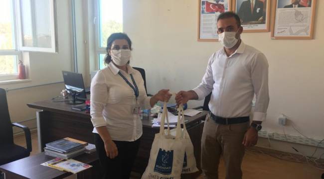 Kuşadası Belediyesi’nden Yüz Yüze Eğitime Başlayacak Öğrencilere Maske Desteği