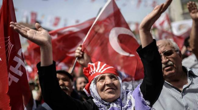 Laiklik tartışmasından ve polemiklerden kaçınmak CHP’ye oy kaybettirdi mi? Bu soruya kim "Evet", kim "Hayır" dedi?
