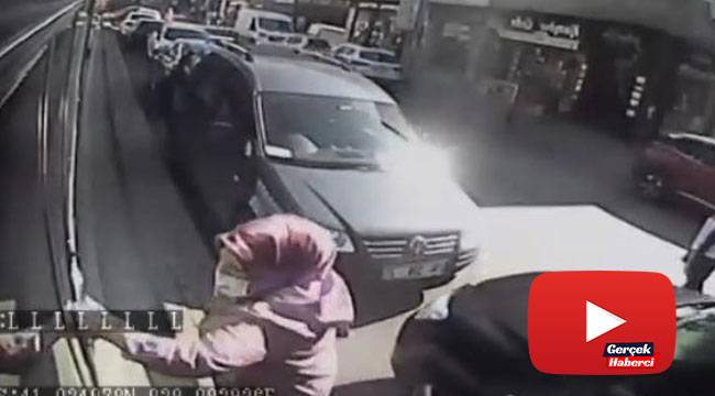 Otobüse alınmayınca şoföre kızdı, otobüsü yumrukladı, kırmızıya boyadı