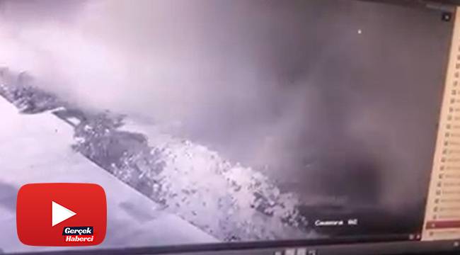 Refüje çarpan tır, tozu dumana katıp yan yattı