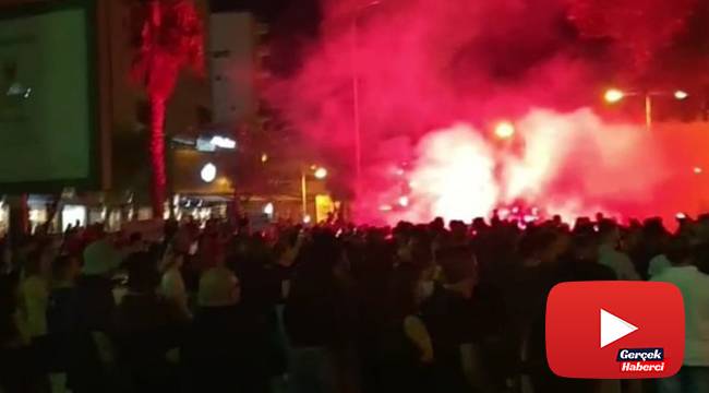 Rum tarafı karıştı, polis aracını ateşe verdi