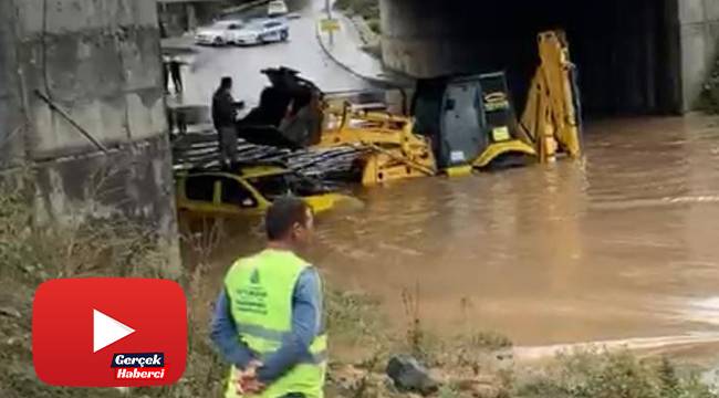 Sağanak yağış nedeniyle aracıyla mahsur kaldı