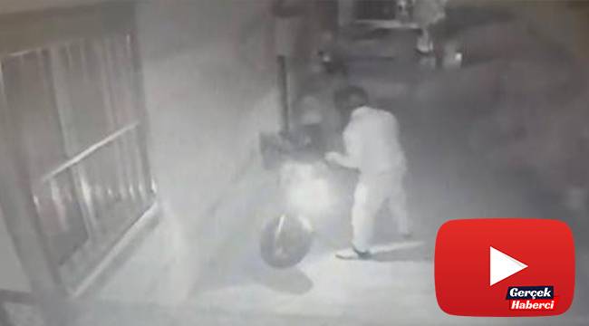 Saniyeler içerisinde motosiklet hırsızlığı kamerada