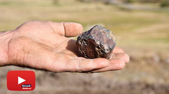 Tarlada bulduğu taşın, 'Gök taşı' olduğunu iddia etti