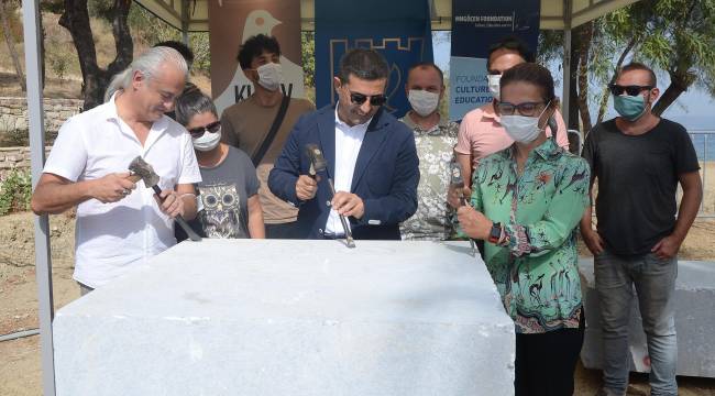 ULUSLARARASI KUŞADASI NEOPOLİS HEYKEL SEMPOZYUMUNDA İLK ÇEKİÇ VURULDU