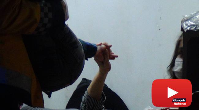 Anne eli... Yaralı anne kendi acısını unuttu çocuğunu böyle teselli etti