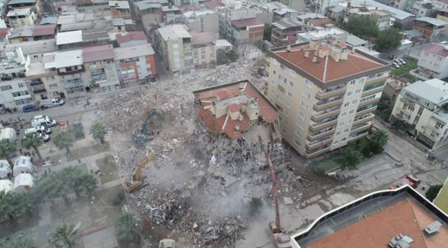 Depremzedelere dağıtılan yardım malzemelerinin çalınmasına ilişkin 2 kişi tutuklandı