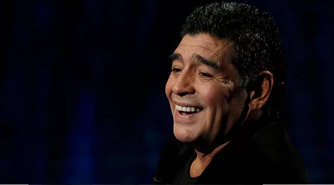 'Futbol efsanesi Maradona hayatını kaybetti'