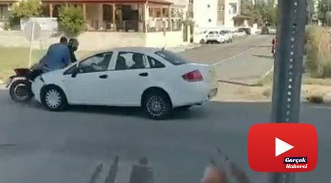 Kaza yaptığı yeri çekerken başka kaza anını görüntüledi