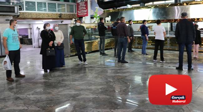 Korona kısıtlaması Adana Kebap aşkına engel olamadı