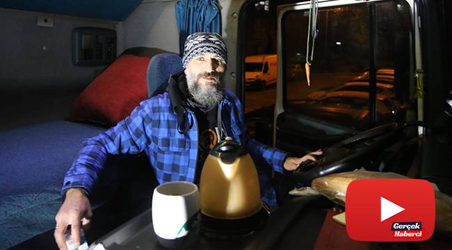 Korona virüse yakalanan ailesinin yanına gidemeyen tır şoförü, evinin bahçesindeki tırda yaşıyor