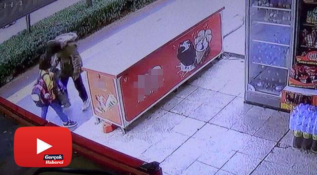 Maskesiz genç öğrencinin yüzüne hapşırdı, hiçbir şey olmamış gibi yoluna devam etti