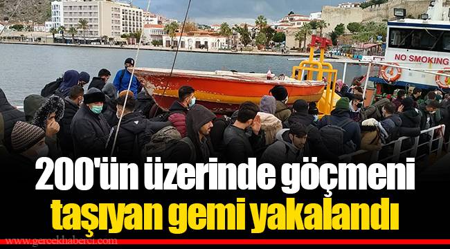 200'ün üzerinde göçmeni taşıyan gemi yakalandı