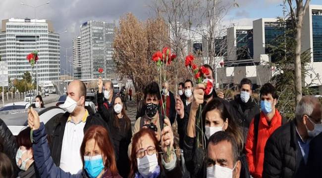 Bakanlık önünde bir dakikalık saygı duruşunda bulunmak isteyen sağlık emekçilerine polis izin vermedi!