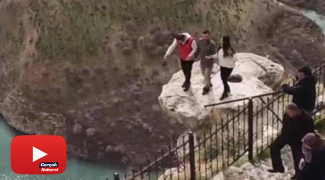 Canlarını hiçe sayıp uçurumun kenarında halay çektiler
