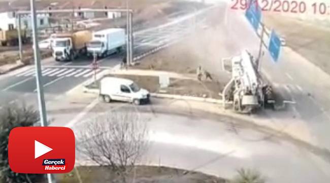 Feci kaza anı kamerada
