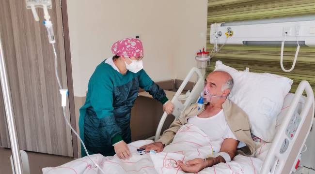 "Oksijen maskesini takmaktansa, maske takın"