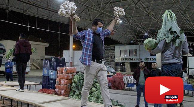 Tezgahlar podyum, pazarcılar manken, ürünler kışlık sebze ve meyveler oldu