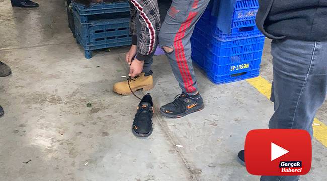 Türk polisinden çocuğa duygulandıran yardım
