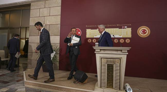 3 milletvekilinin CHP'den istifa etmesine ilişkin AK Parti'den ilk açıklama