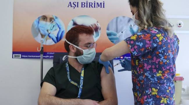 Aşı yaptıran sağlık çalışanı sayısı 700 bini geçti