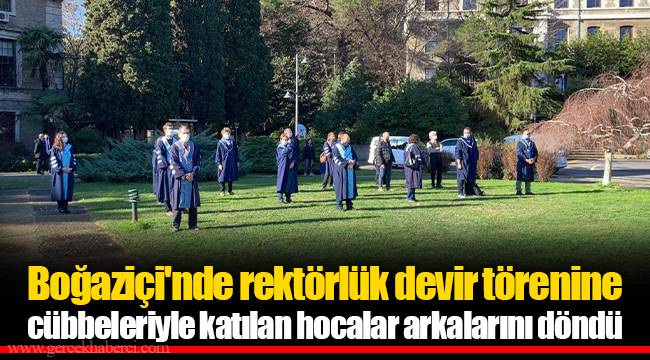 Boğaziçi'nde rektörlük devir törenine cübbeleriyle katılan hocalar arkalarını döndü