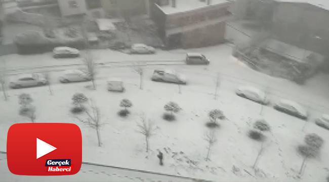 Buzlu yolda duramayan araç evin bahçesine böyle uçtu