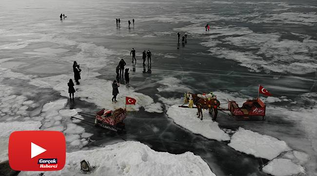 Çıldır Gölü'nde buzlarla vals