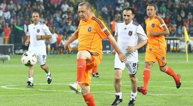 Erdoğan'dan amatör futbolcularla ilgilenilmesi talimatı: 16 sene amatör futbol oynadım