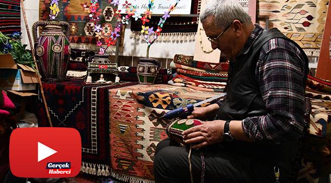 Eski küpler, tarihi elbiseler ve eski keçeler sanat eseri oluyor