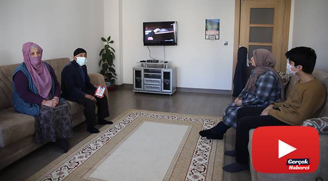 Evlerine kavuşan depremzedeler: "Yapılanları görmeyenler var ama çok güzel iş başardılar"