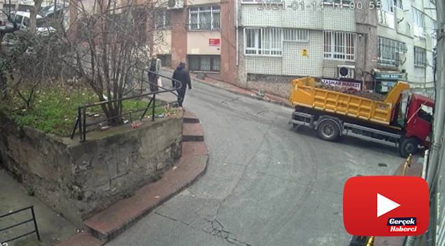 Frenleri tutmayan kamyonet binaya çarptı