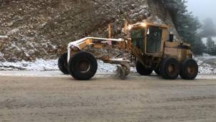 KUŞADASI BELEDİYESİ KARLA KAPLI YOLLARI ULAŞIMA AÇTI