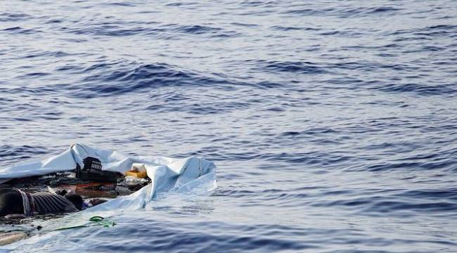 Libya açıklarında göçmenleri taşıyan tekne battı: 43 ölü